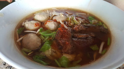 ช้างม่อยกาแฟ เชียงใหม่ เกี๋ยวเตี๋ยว – กาแฟ แล้วแต่ละเลือกสั่ง