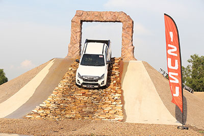 บทพิสูจน์รถ บทพิสูจน์สนาม อีซูซุ วี-ครอส 4x4 ลุยสนามใหม่ “ISUZU 4x4 LAND”