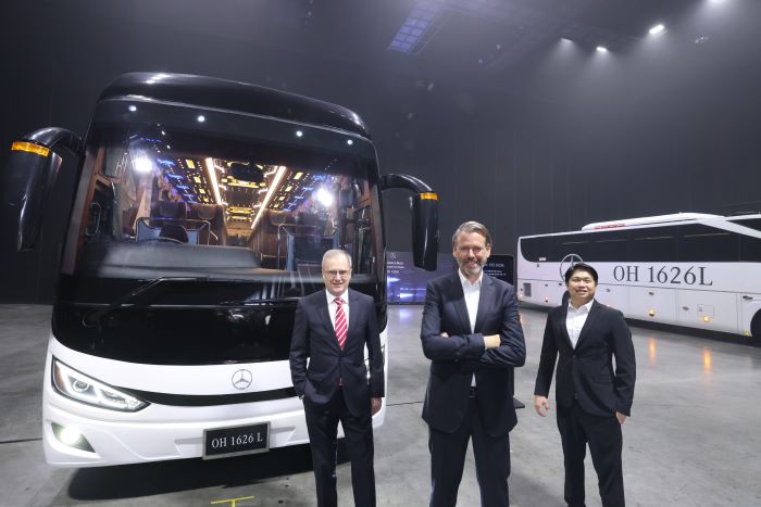 เดมเลอร์ คอมเมอร์เชียล วีฮีเคิลส์ (ประเทศไทย) เขย่าตลาดรถบัส  ส่ง Mercedes-Benz Bus รุ่นใหม่ หนุนผู้ประกอบการขนส่ง และท่องเที่ยวเต็มสูบ