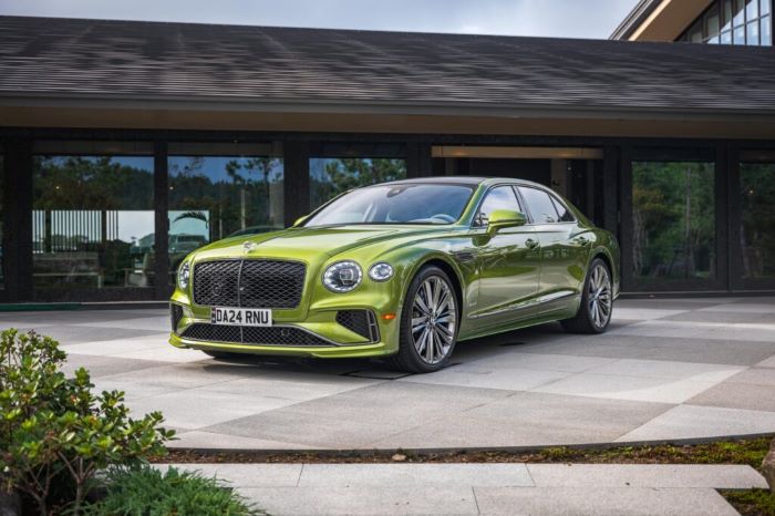 เบนท์ลีย์ แบงค็อก เผยโฉม New Flying Spur Speed เฉดสีใหม่ล่าสุด Tourmaline Green สะท้อนสุดยอดสมรรถนะอันเหนือชั้นระดับซูเปอร์คาร์