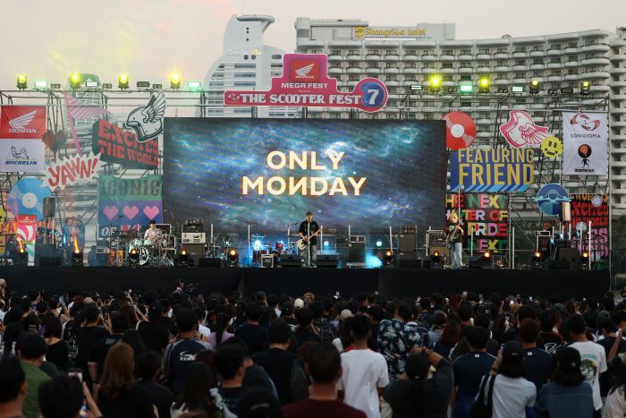 Honda MEGA FEST PRESENT THE SCOOTER FEST #7 คนแน่นตั้งแต่วันแรก! ท่ามกลางบรรยากาศริมแม่น้ำสุดชิว