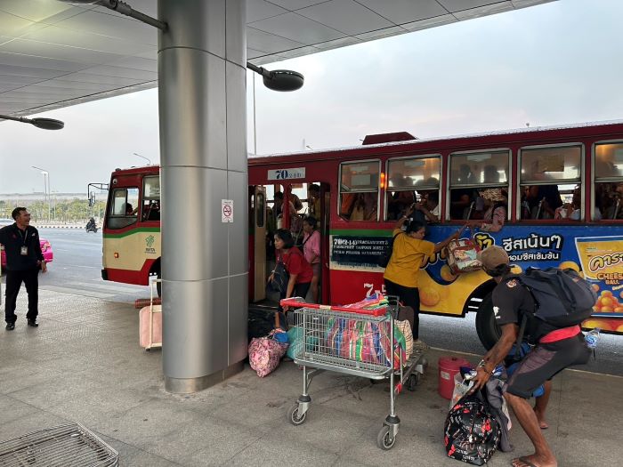 รฟท. จัดรถไฟส่งผู้ชุมนุมขบวนคนจนเมืองเพื่อสิทธิที่อยู่อาศัย เครือข่ายสลัม 4 ภาค กลับภูมิลำเนาโดยสวัสดิภาพใน 4 เส้นทางสายใต้ – อีสาน หลังยุติการชุมนุมที่หน้ากระทรวงคมนาคม