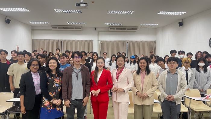 สถาบัน ESTC Training Center จัดอบรม “การพัฒนาบุคลิ กภาพและการพัฒนาภาพลักษณ์แบบมื ออาชีพ” ให้คณะเทคโนโลยี สารสนเทศและการสื่อสาร (ICT) ม.ศิลปากร
