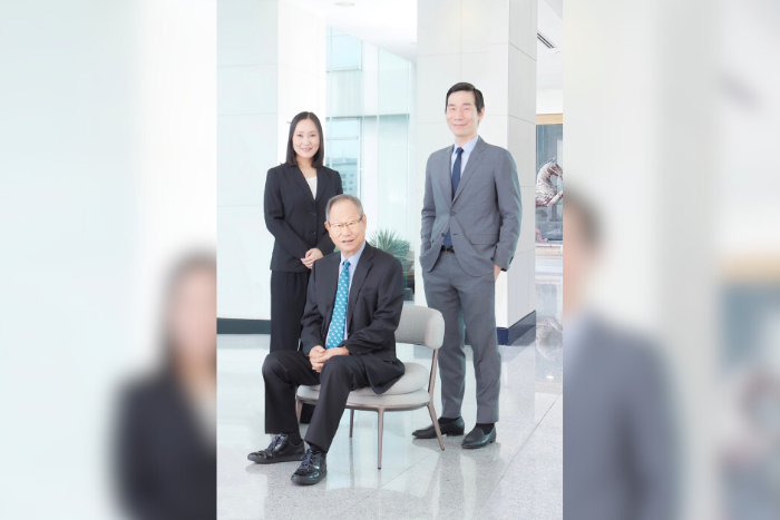 ชัย โสภณพนิช เตรียมความพร้อมให้ ชวาล-ลสา โสภณพนิช สืบทอดธุรกิจ พร้อมสานความสำเร็จของกรุงเทพประกันภัยสู่การเติบโตอย่างมั่นคงและแข็งแกร่งนับเป็นเวลากว่า 7 ทศวรรษ