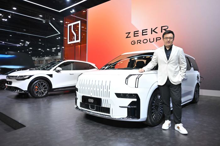 ZEEKR ตอกย้ำภาพลักษณ์แบรนด์รถยนต์ไฟฟ้าพรีเมียมลักชูรีสุดล้ำ พร้อมเปิดรับจองสิทธิ์ ZEEKR 7X และ ZEEKR 009 รุ่นมอเตอร์เดี่ยว 7 ที่นั่ง เป็นครั้งแรก  ที่งาน Motor Show 2025  ณ อาคารชาเลนเจอร์ 1–3 อิมแพ็ค เมืองทองธานี ตั้งแต่วันนี้ – 6 เมษายน 2568