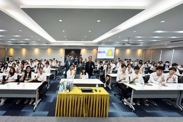 กองทุนประกันชีวิตบูรณาการร่วมกับคณะเศรษฐศาสตร์ มหาวิทยาลัยศรีนครินทรวิโรฒ (ประสานมิตร) จัดกิจกรรมประชาสัมพันธ์และบรรยายให้ความรู้แก่นิสิตคณะเศรษฐศาสตร์ ชั้นปีที่ 3