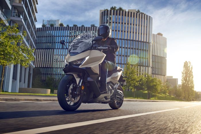 ฮอนด้าบิ๊กไบค์ พลิกประสบการณ์ขับขี่! เผยโฉม Honda DCT เวอร์ชันอัปเกรดล่าสุดใน 750 Series ขับขี่ลื่นไหล ควบคุมได้อย่างมั่นใจยิ่งขึ้น