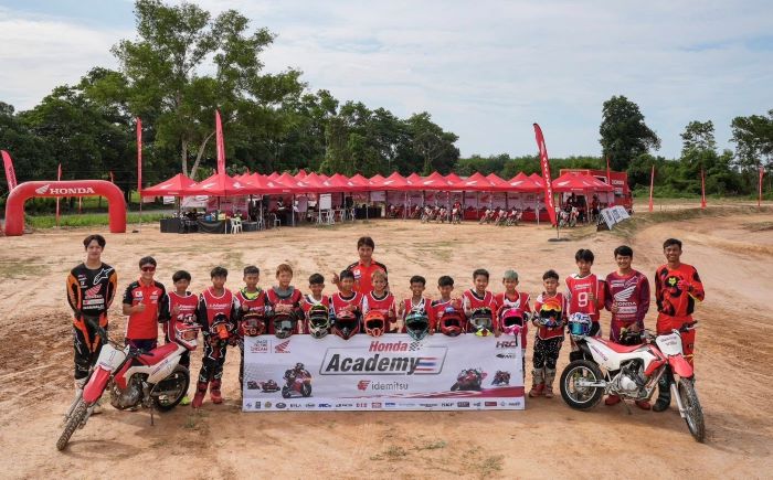 “Honda Academy Thailand 2025” เดินหน้าบิดล่าฝัน สนาม 2  เสริมทักษะตะลุยทางฝุ่นกับนักแข่งโมโตครอสด้วย Honda CRF สนามจันทบุรี